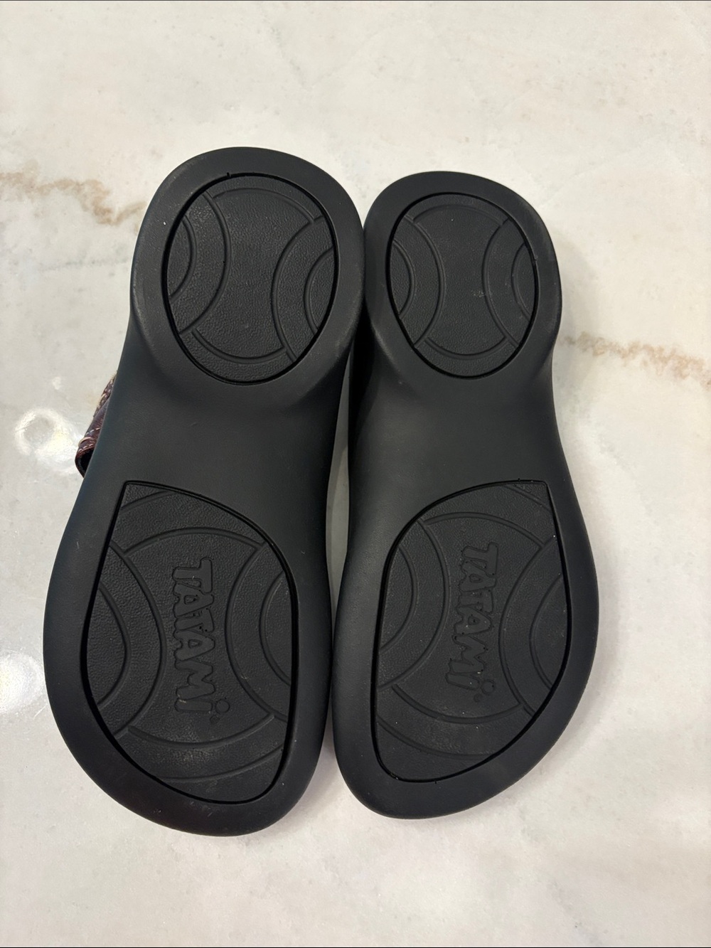 Tatami Women's Brown Thong Sandals - Picture 3 of 6